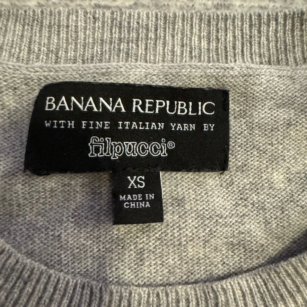 Banana Republic Gray Sweater with Black and White Bow Design XS